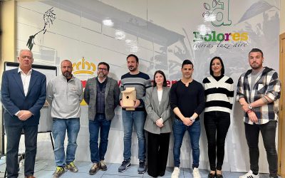 Dolores fomenta la biodiversidad con la instalación de cajas nido en centros educativos y parques